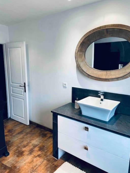 Maison Climatisee Avec Stationnement Et Wifi Bram Екстер'єр фото